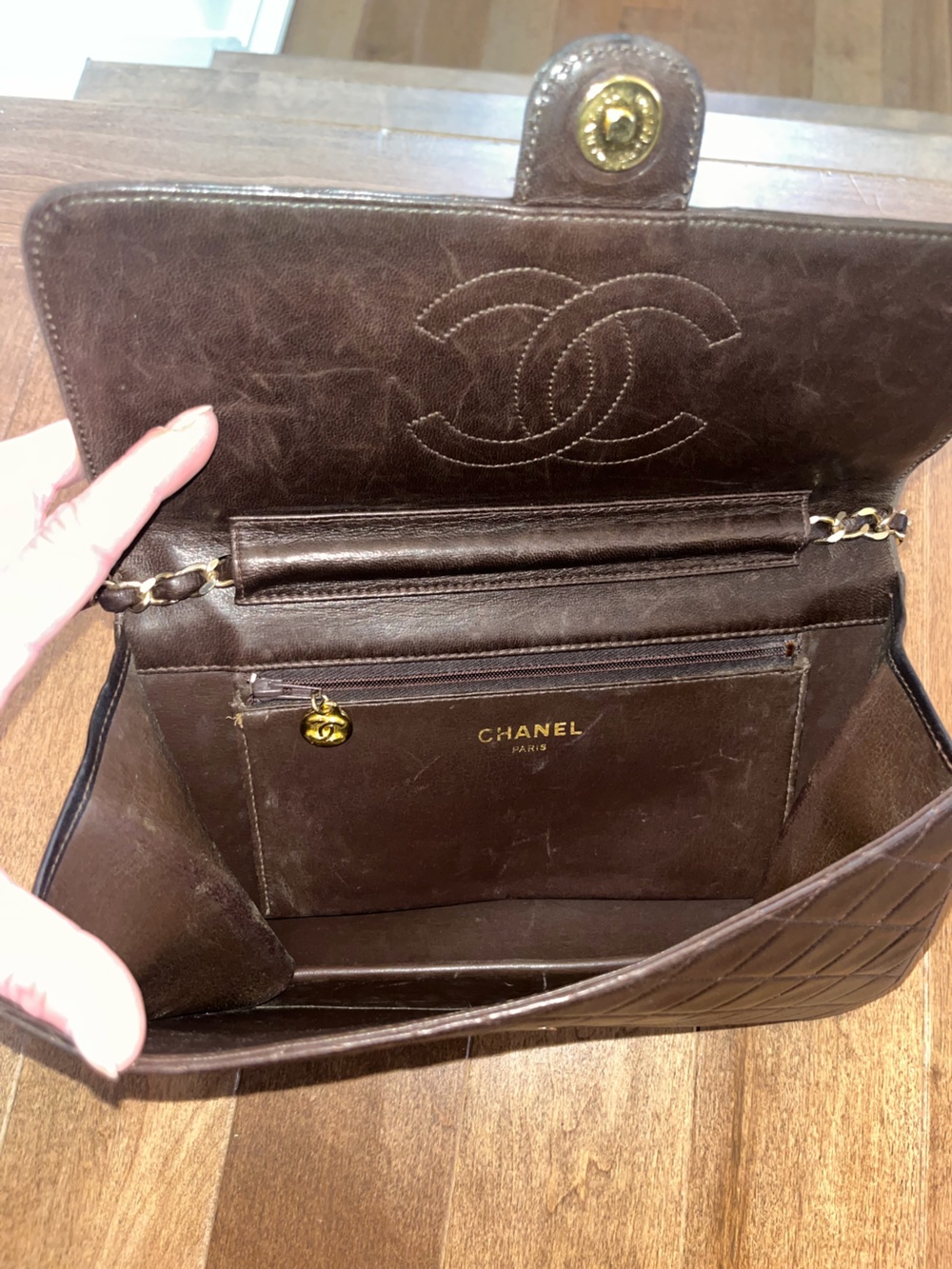 CHANEL Quilted Shoulder Bag in Dark Brown Leather with Gold Hardware - Picture 10 of 13
